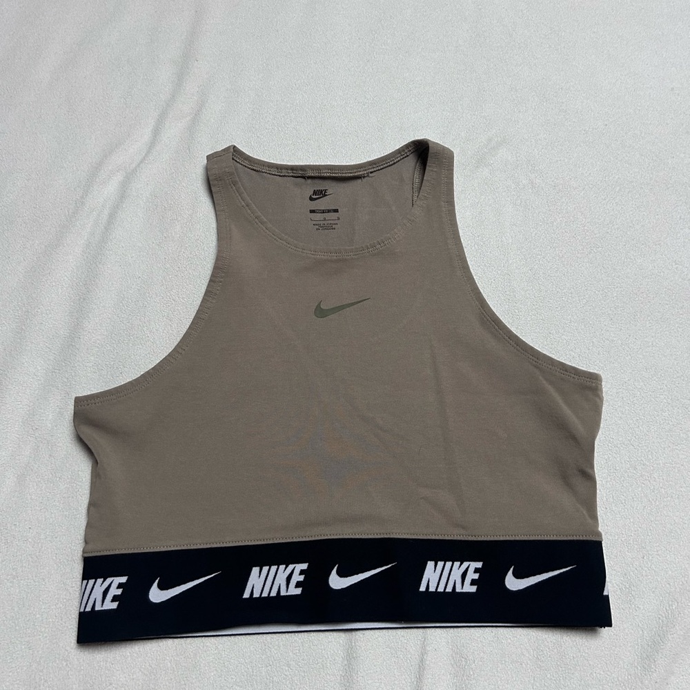 Nike women’s cropped tank top